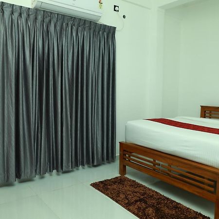 Hotel Achoos Residency Tiruvalla Exterior foto