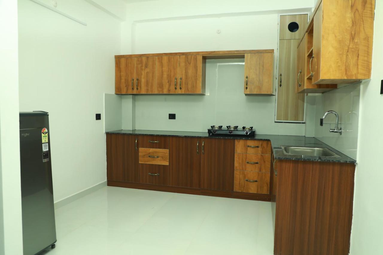 Hotel Achoos Residency Tiruvalla Exterior foto